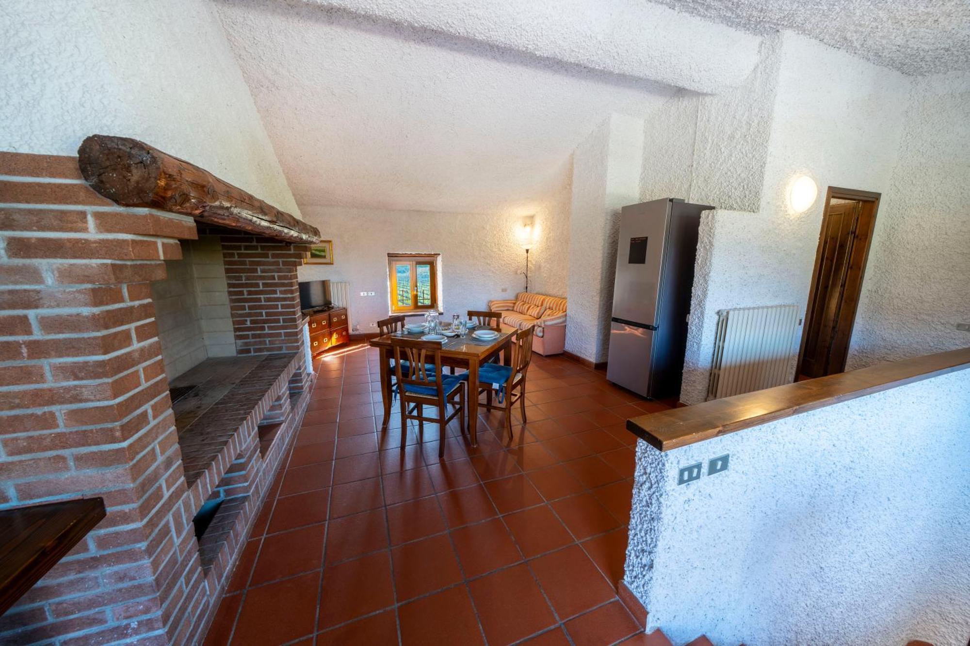 Casa Ghirlanda Con Piscina E Campo Da Tennis