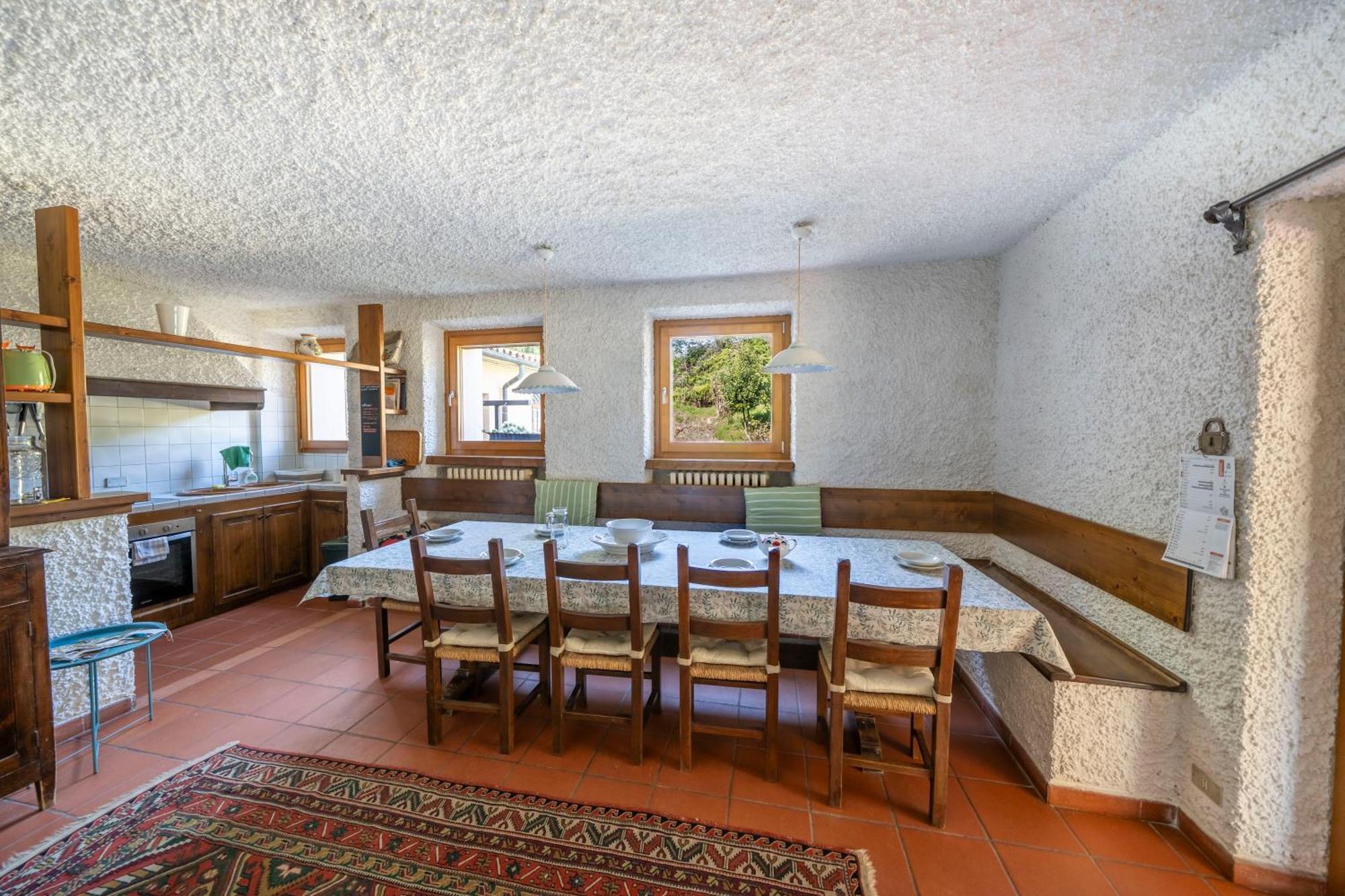 Casa Ghirlanda Con Piscina E Campo Da Tennis Apartment *